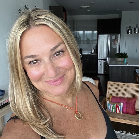 Meet your Posher, Caitlin - Picture 1 of 1